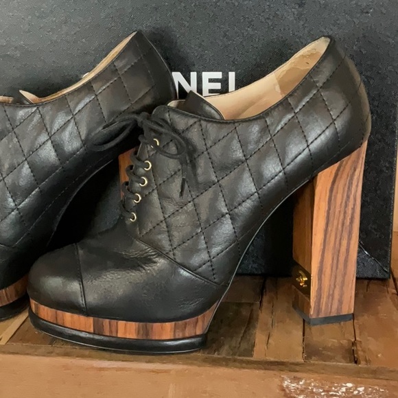 Chanel black quilted leather lace up Lacets w/ wooden block heels, size 39 - Picture 4 of 16